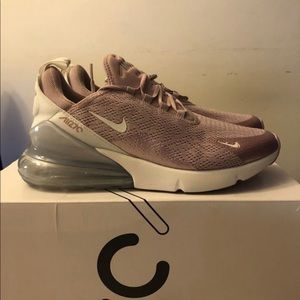 Brand New Women’s Air Max 270 Sz 9.5 . DeadStock